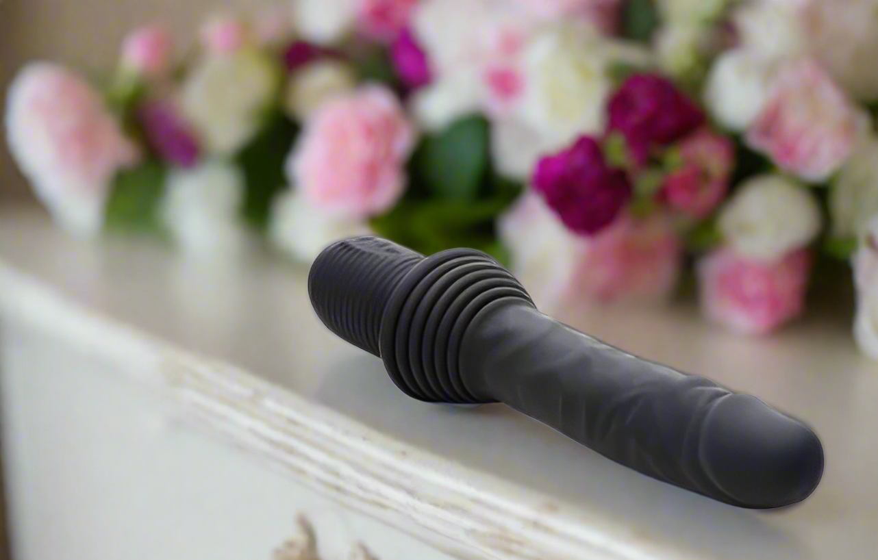 10x Silicone Vibrating And Thrusting Dildo